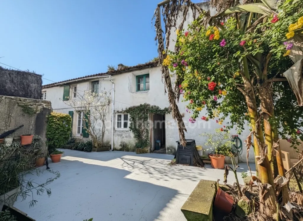 Aed - Charming 10-Piece House with Workshop in Ars-en-Ré