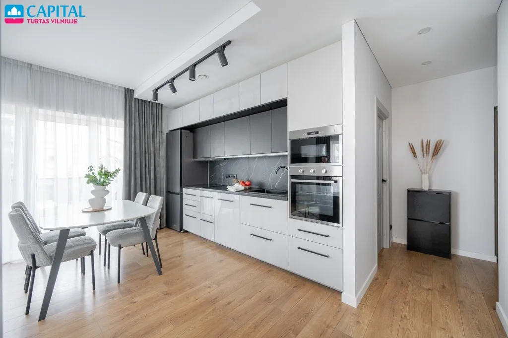 Köök - 3-Bedroom Apartment with Balcony in Santariškės