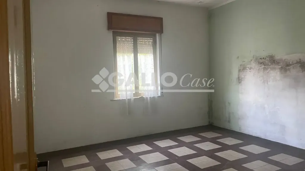 Pièces - Three-Bedroom Apartment with Attic in Cosenza