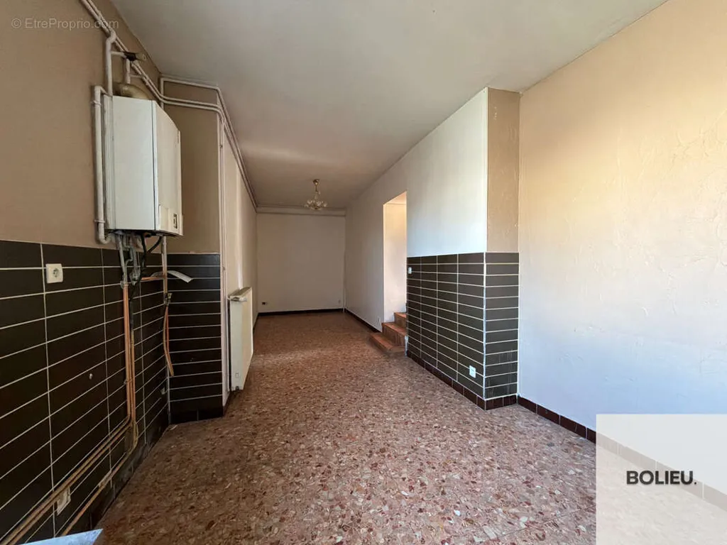 Hallway - Investment Building with Shops in Belley