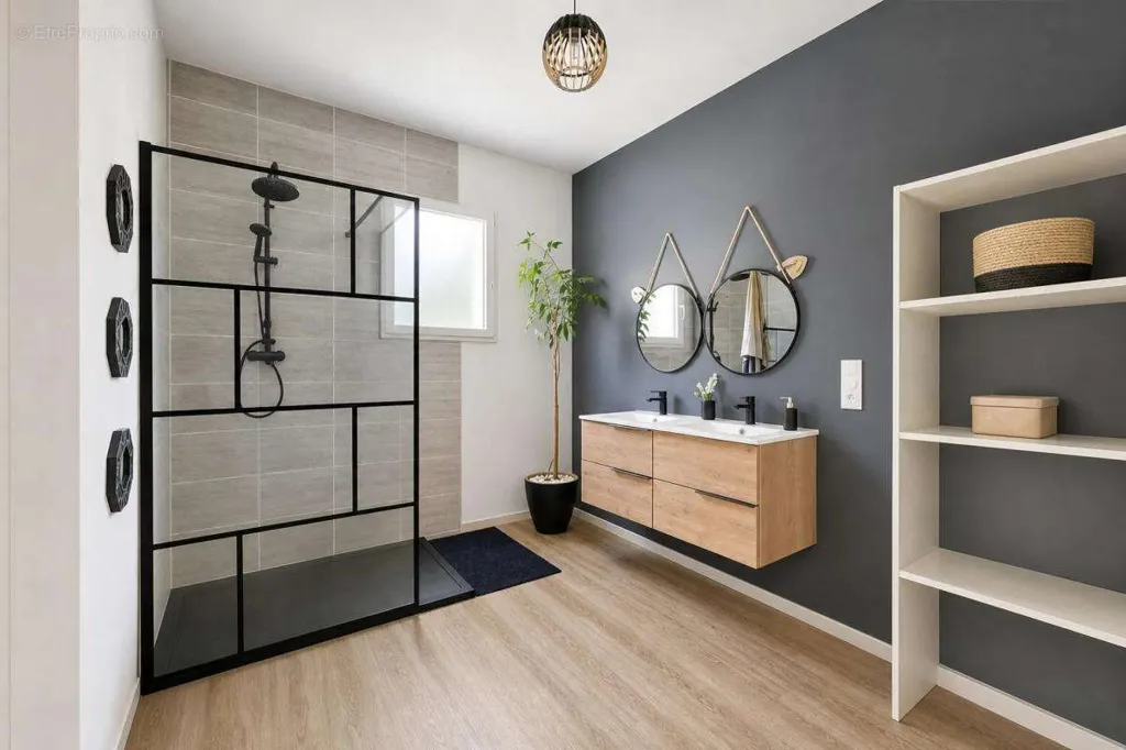 Bathrooms - Large House with Pool in Château-Gontier