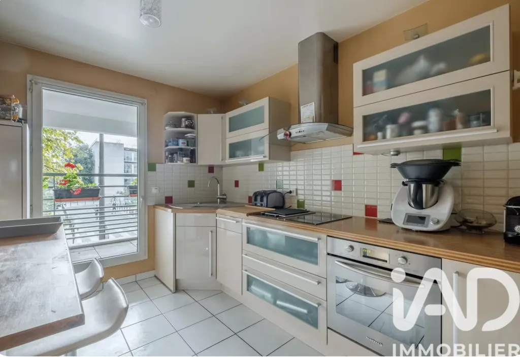 Cuisine - Appartement Luxe avec Balcon à Buttes-Chaumont