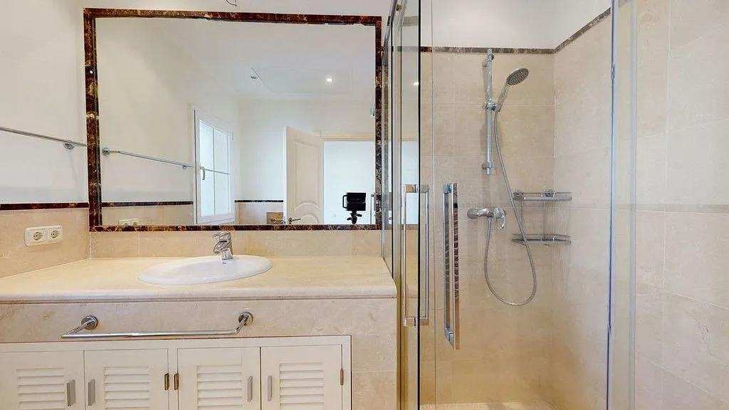 Bagni - Luxury Villa with Sea View in Benahavís