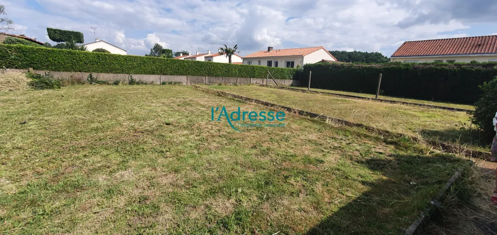 Aed - House with Basement and Garden in Saint-Pierre