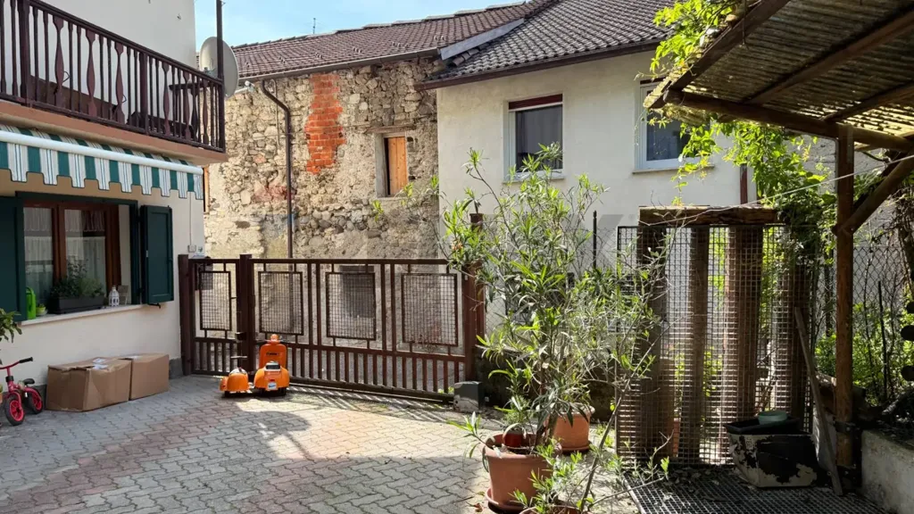 Jardin - Rustic Villa with Garden in Fonzaso