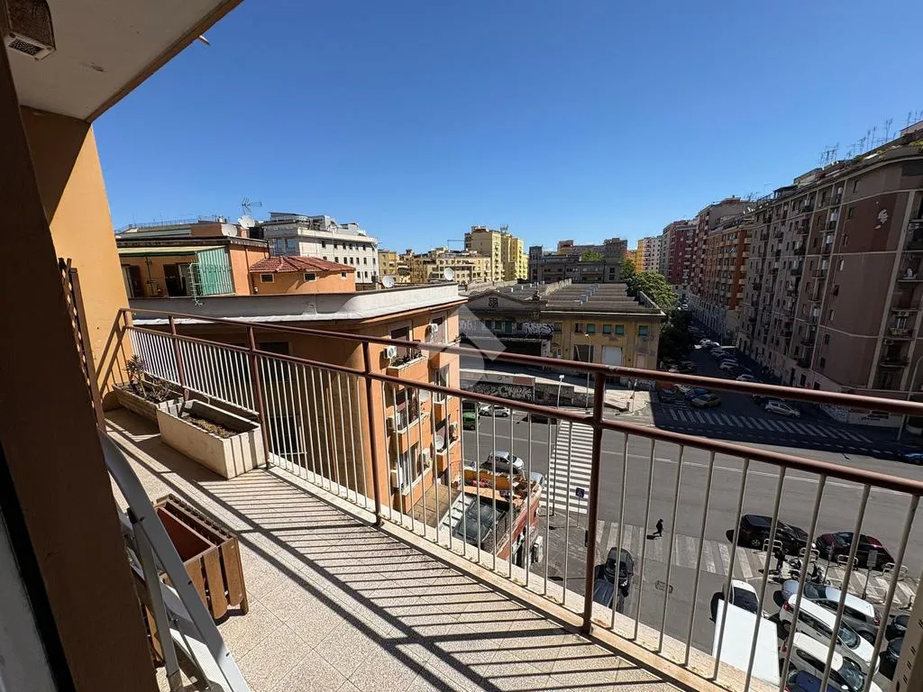 Balcon - 3-Bedroom Apartment with Balcony in Rome
