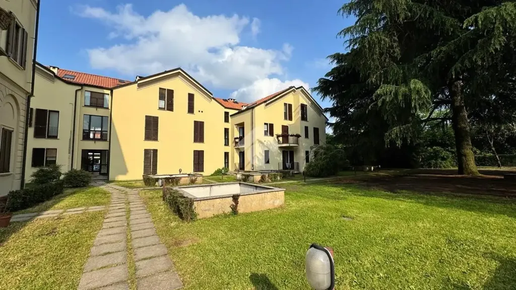 Garden - Renoavted Multilocale with Private Garden in Monza