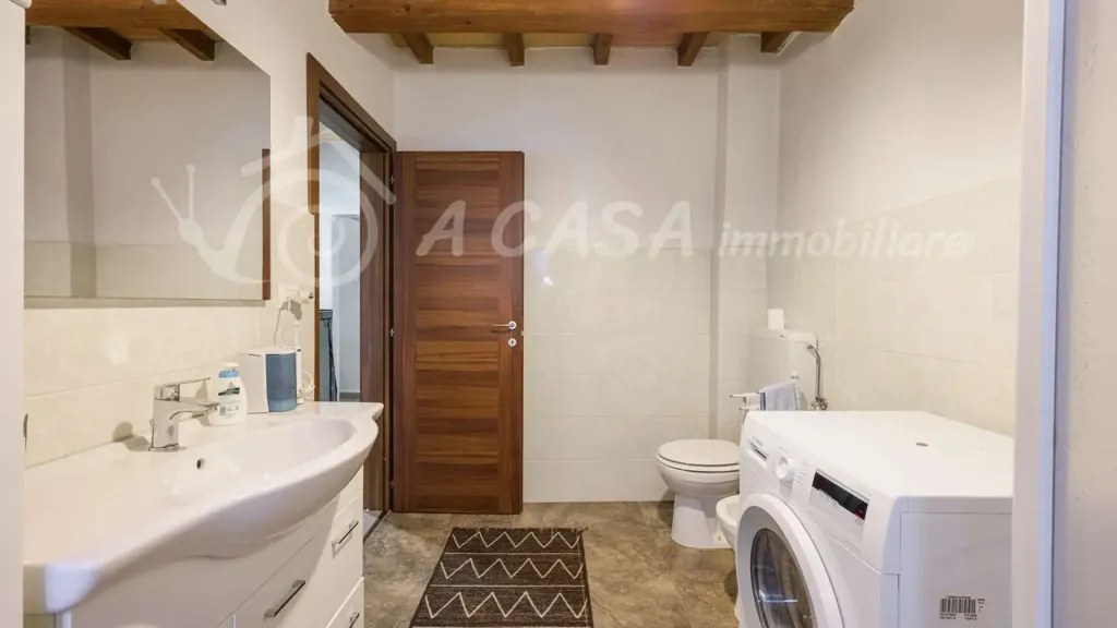 Salles de bain - Rearranged Apartment with Terraced View in Calestano