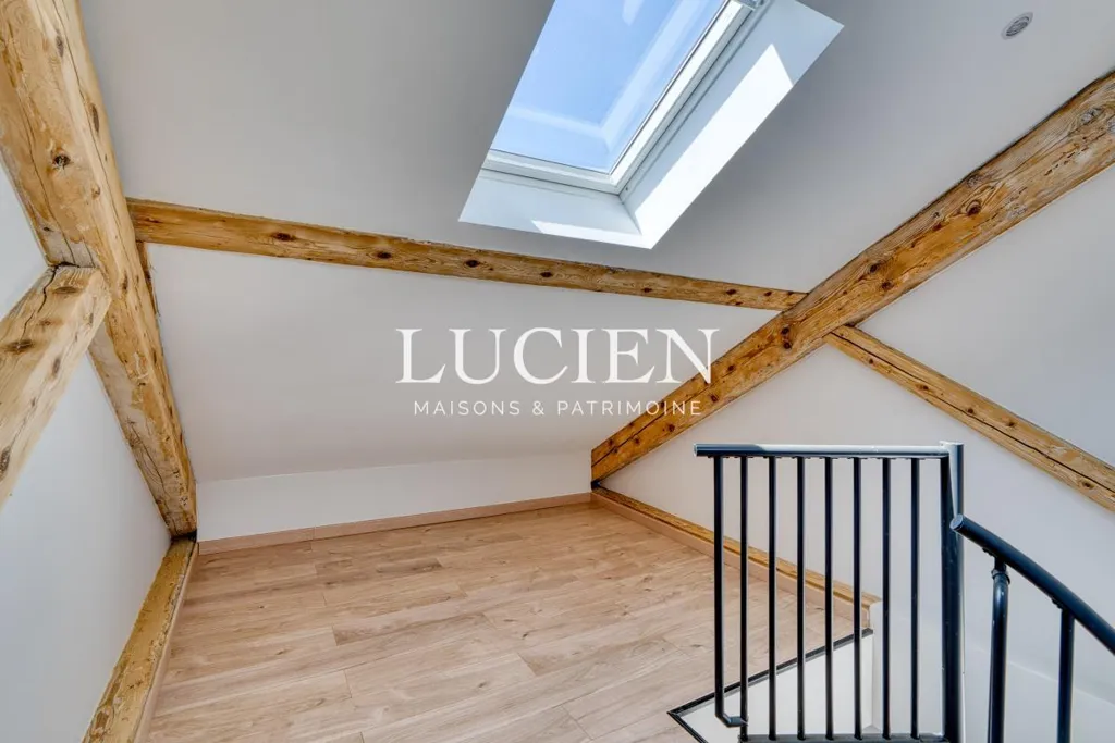 Toad - Renovated Duplex with Parking in Tassin Centre