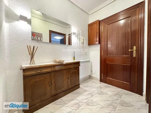 Esik - Student Flat with Terrace near Corte Inglés