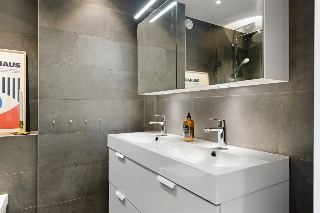 Vannitoad - Stylish Apartment with South-Facing Balcony in Gärdet