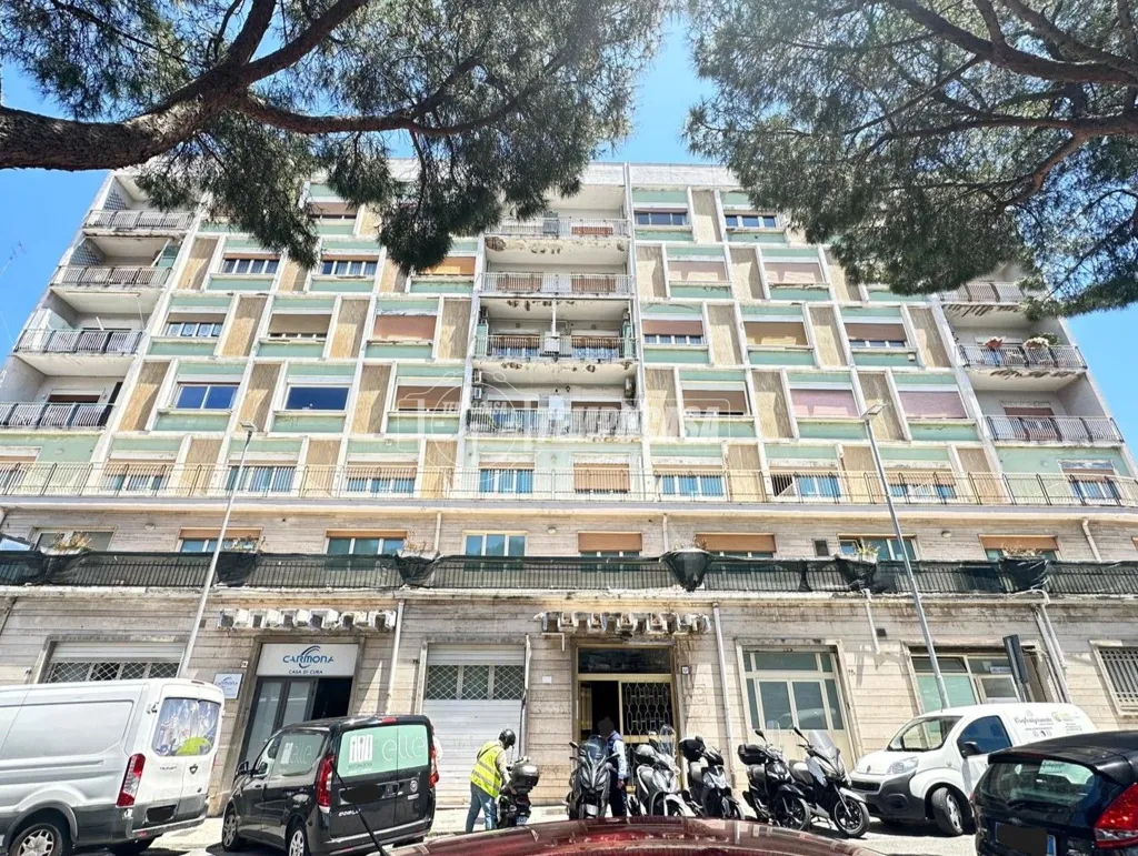 Välivaade - Central Triplex with Balconies in Messina