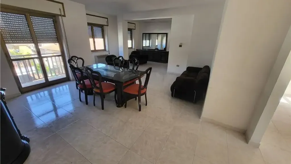 Appartement 6 pièces à IT