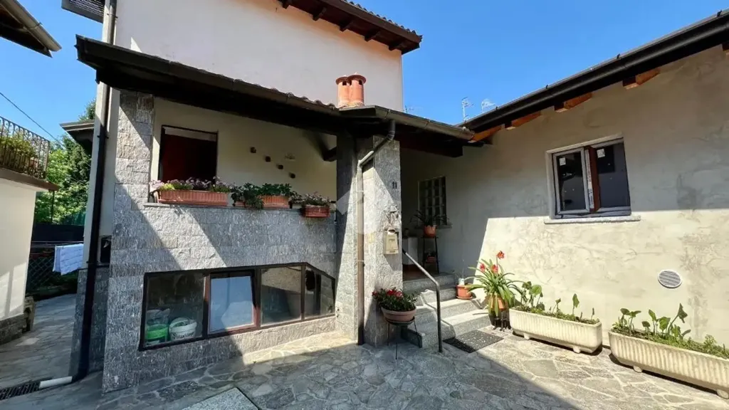 Aed - Villa with Dependence in Bizzozzero, Varese