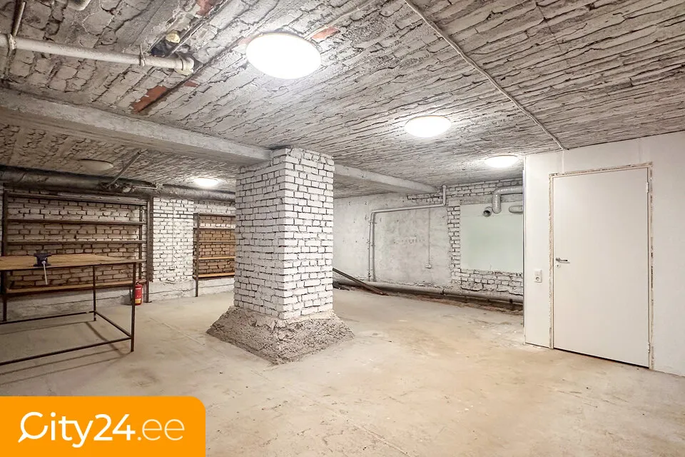 Garage - Warehouse with Office Space in Riga Centre