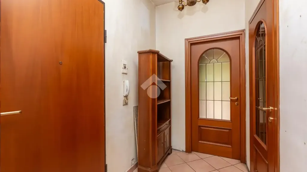 Esik - Renovated Apartment with Balcony in Torino