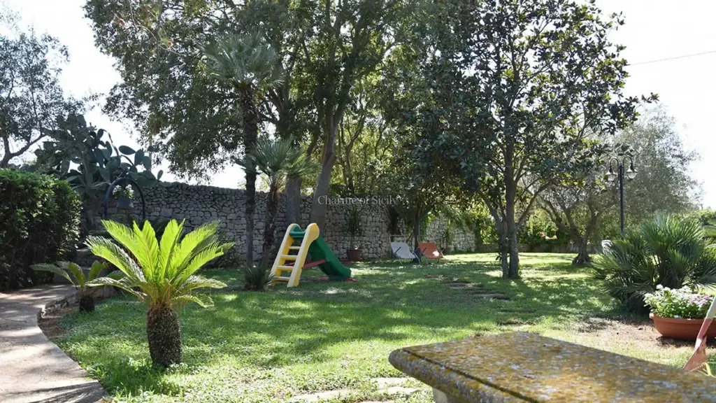 Aed - Independent House with Garden in Modica