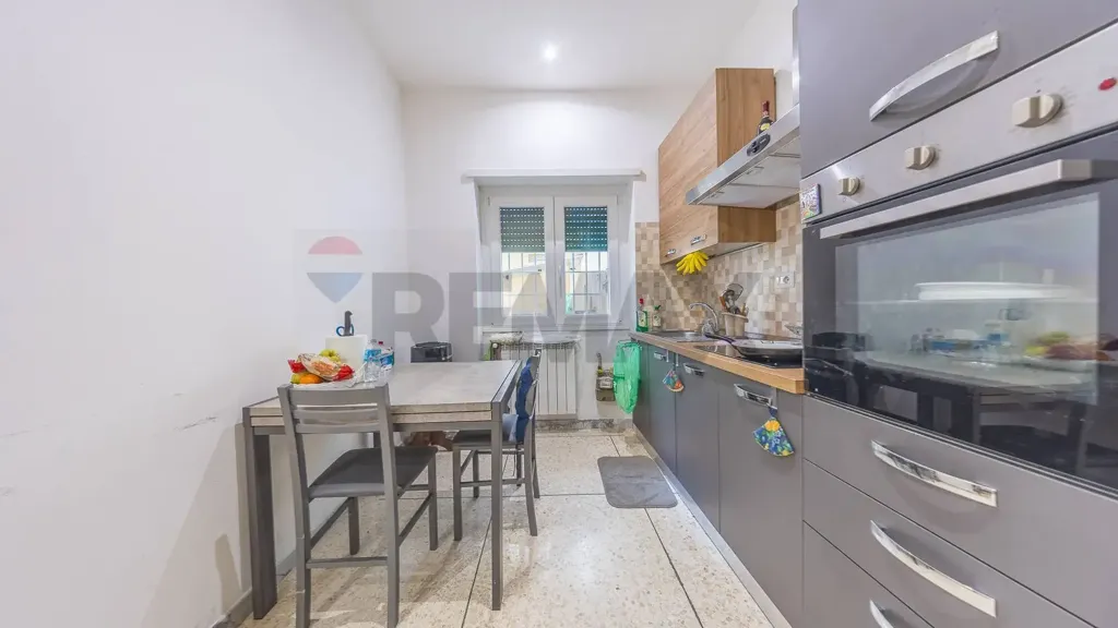 Köök - Ristruttured Flat with Ascender in Appio Latino, Rome