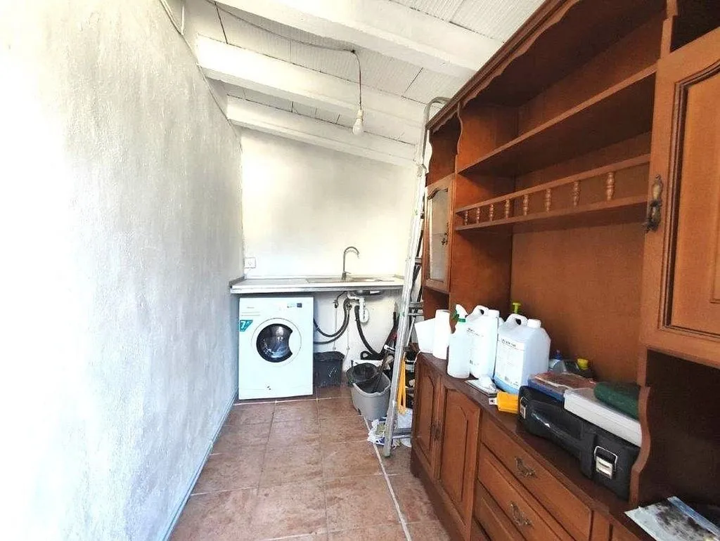 Utility Room - Semi-Detached House Near Beach in Dénia