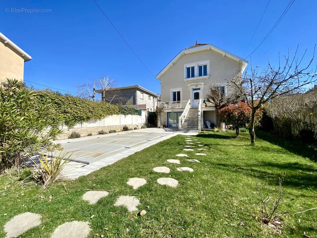 Jardin - Maison de Ville avec Piscine à Saint-Marcellin