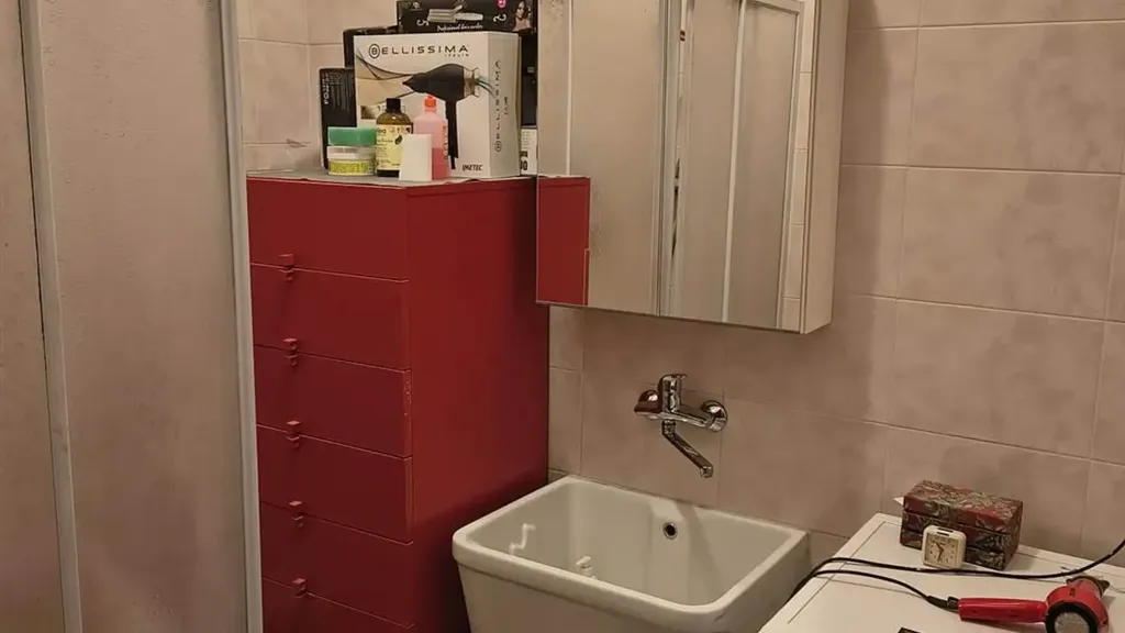 Salles de bain - Rustic-Style Flat with Ascender in Suzzara
