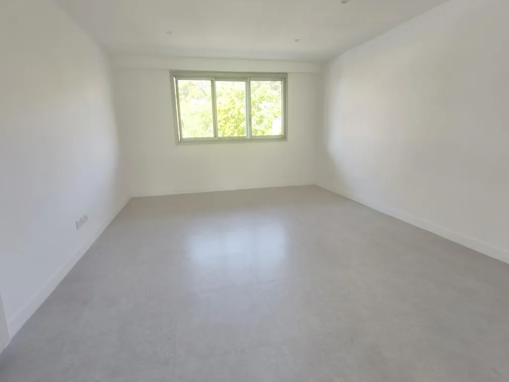 Pièces - Appartement Refait à Neuf avec Garage à Proximité de l'Autoroute
