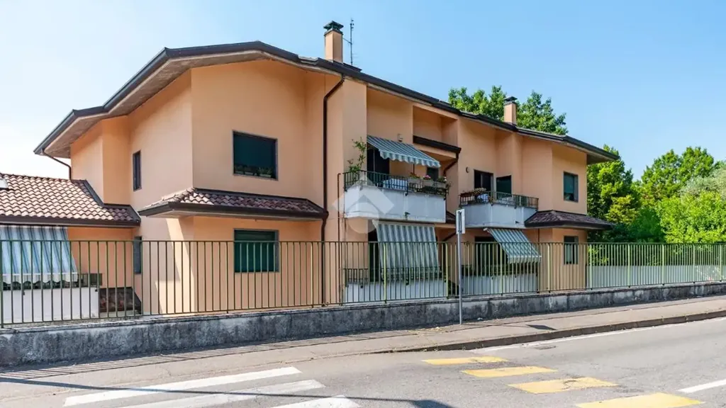 Esterno - Trilocale with Balcony in Lainate
