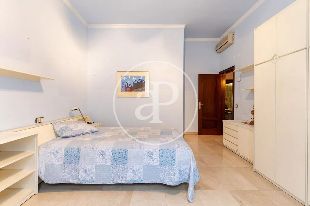 Chambres - Luxury Villa with Pool in Sabadell
