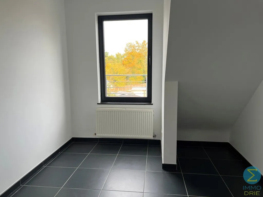 Toad - Dakflat with Large Terrace in Mol