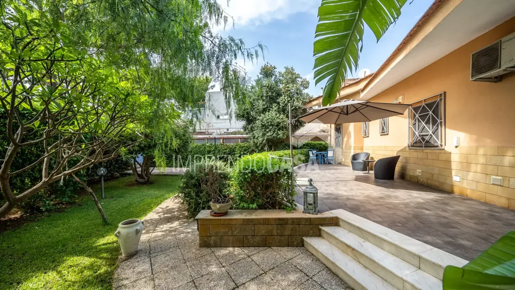 Jardin - Villa with Private Garden in Mondello, Palermo