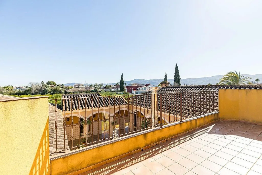Terrace - Chalet with Andalusian Patio in Barriomar