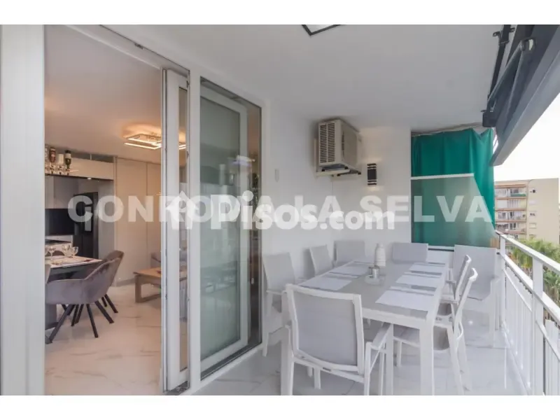 Terrace - Reformed Apartment with Balcony in Fenals