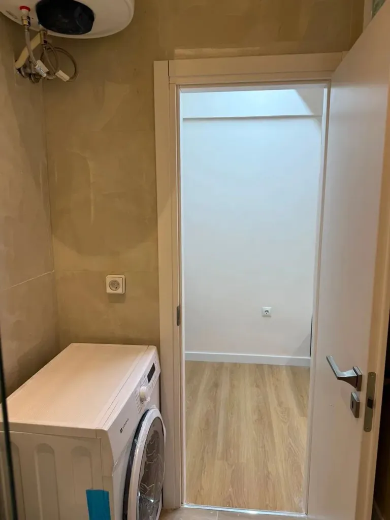 Lavanderia - Studio Apartment with Balcony in Metro Vicinity