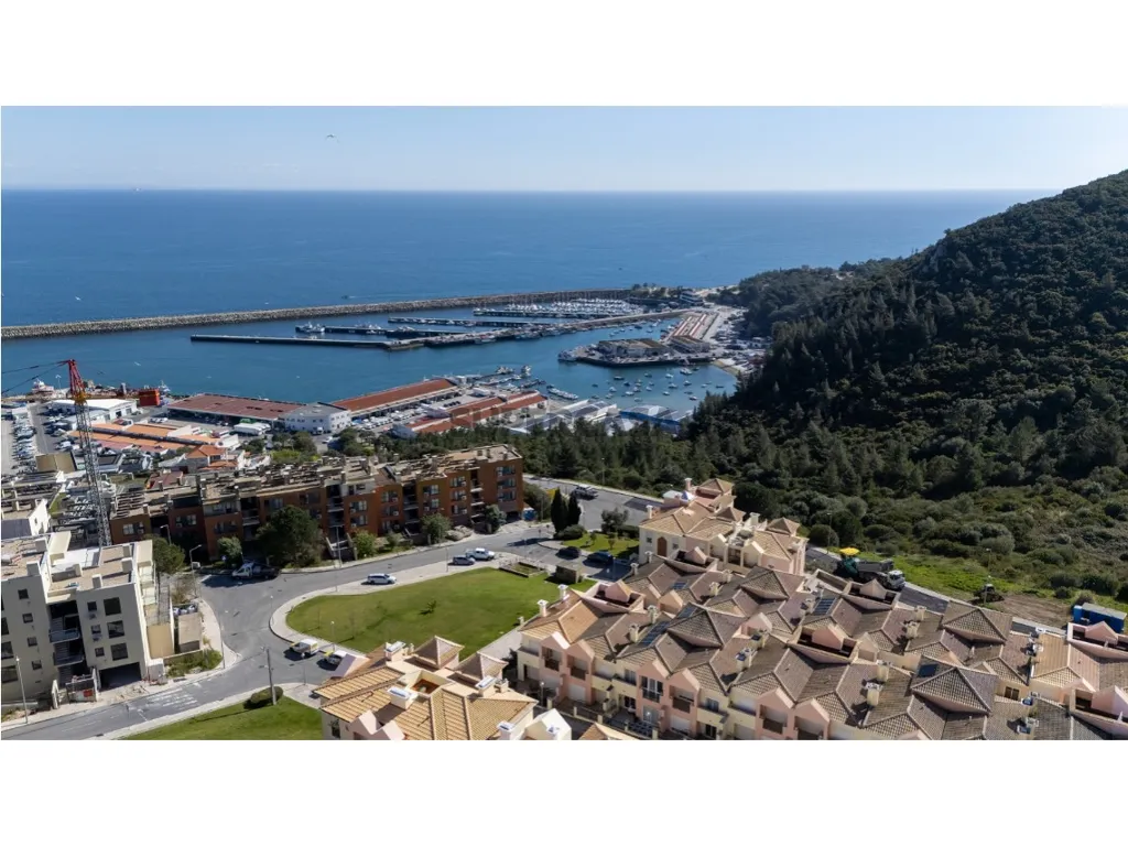 Vue aérienne - Duplex Flat with Sea View in Sesimbra