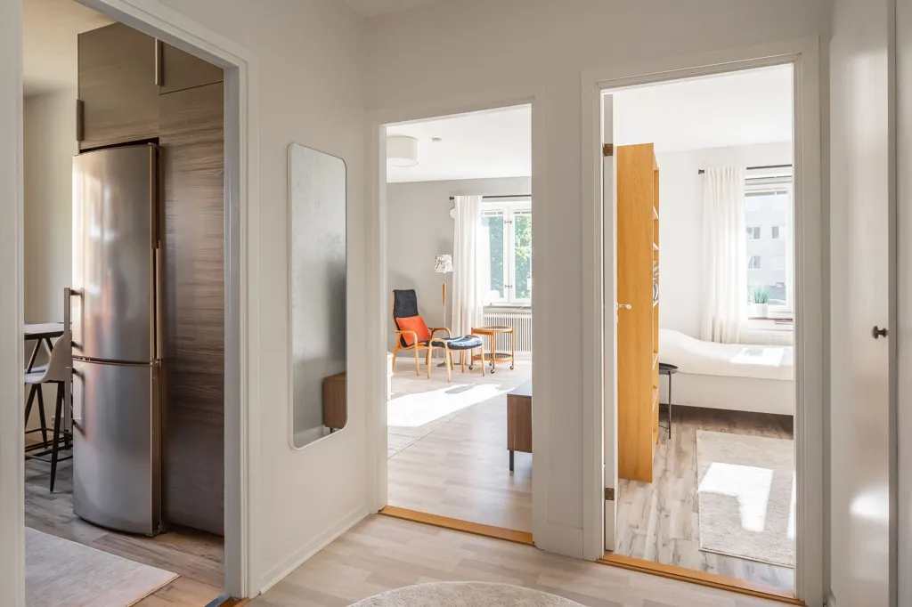 Esik - Updated Apartment with Balcony in Västermalm