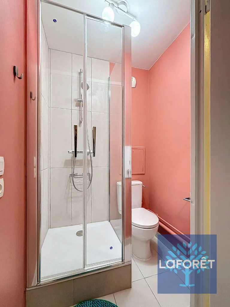 Vannitoad - Modernised 3-Bed Flat with Balcony in Cergy