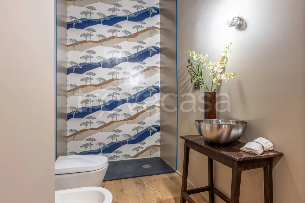 Salles de bain - Design Refined Ground Floor Apartment in Turin