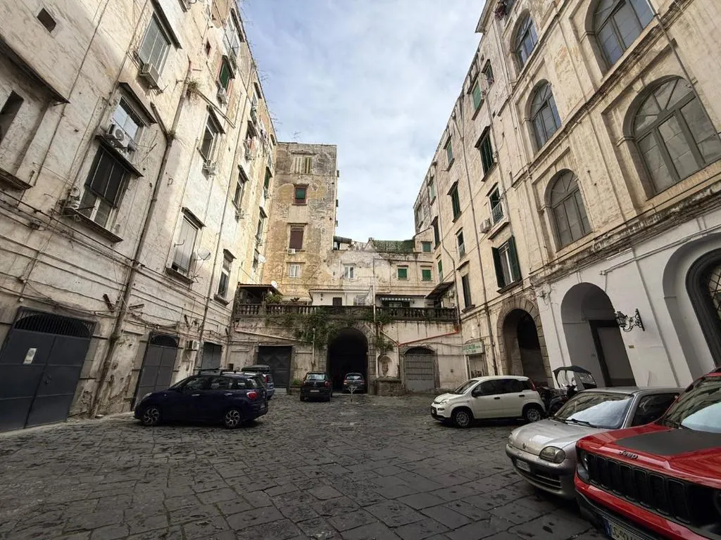 Jardin - Multistorey Apartment with Central Location in Naples