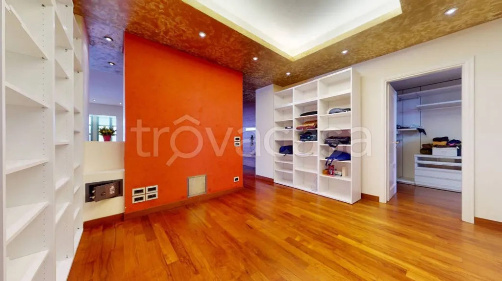 Rooms - Apartment with Terrace in Trieste, Via di Cavana