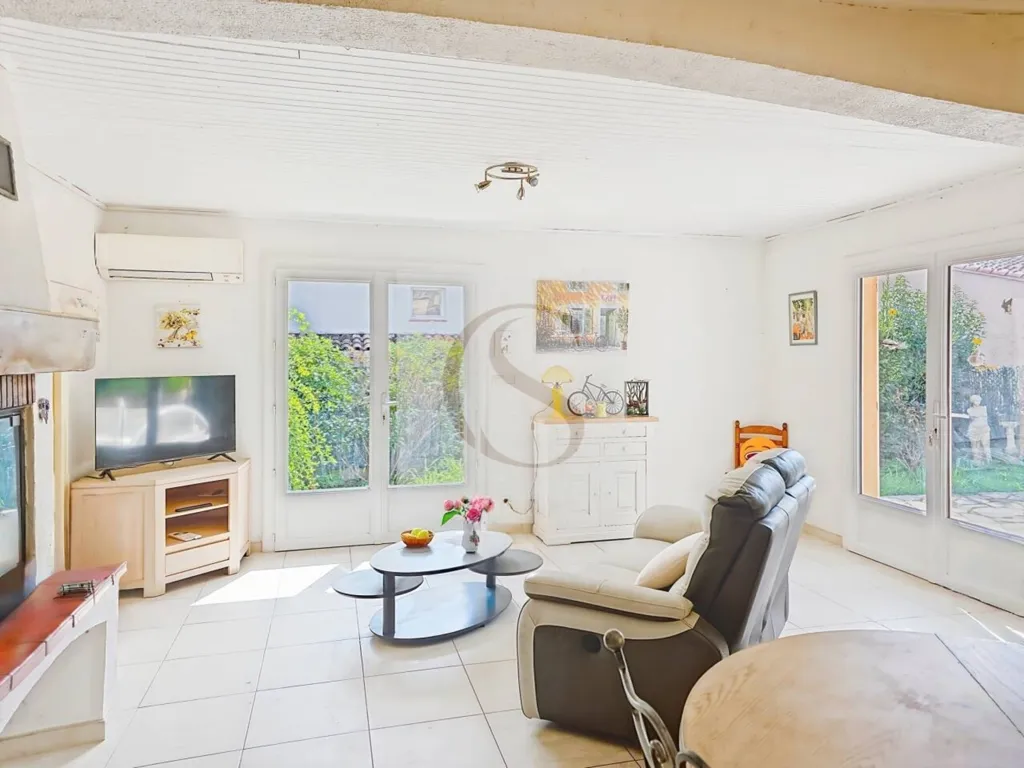 Séjour - Maison avec Piscine et Garage au Centre de Lorgues