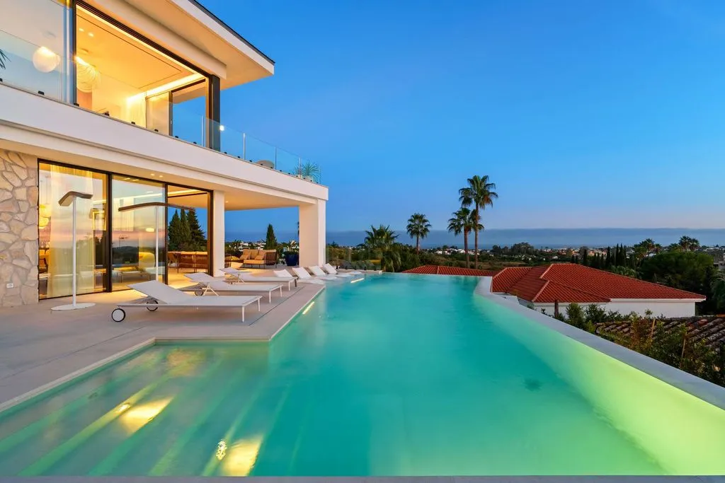 Piscine - Luxury Villa with Infinity Pool in La Quinta
