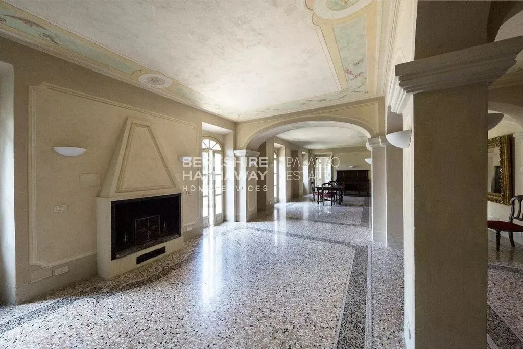 Esik - Luxury Villa with Lake View in Dizzasco