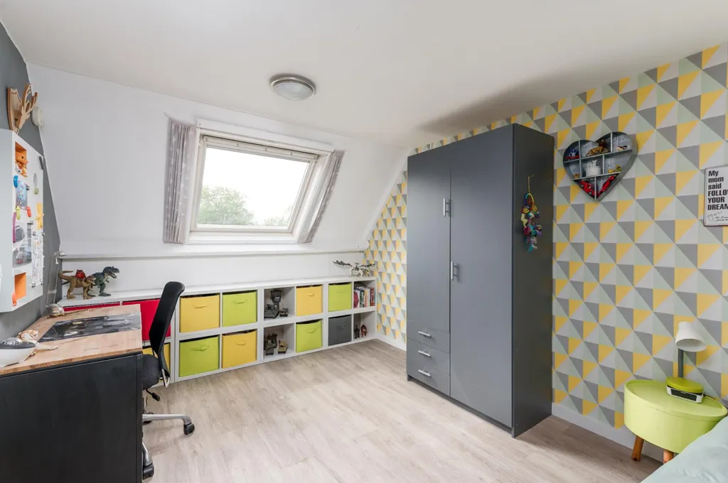 Magamistoad - Spacious 5-Bedroom House with Deep Garden in Almere