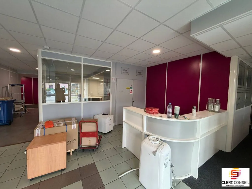 Pièces - Bureaux Rénovés avec Parking à Rouen Sud