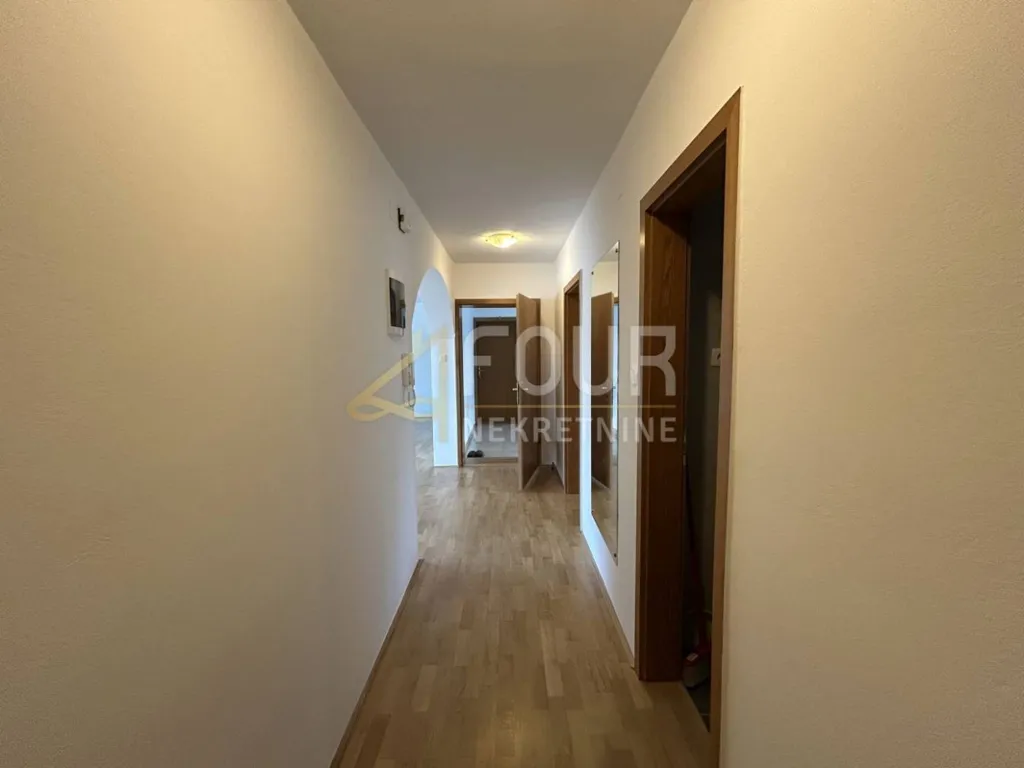 Entrée - Apartment with Pool in Baška