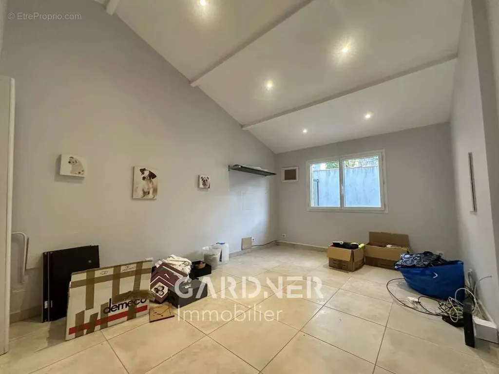 Garage - Maison Luxueuse avec Vue sur le Garlaban à Aubagne
