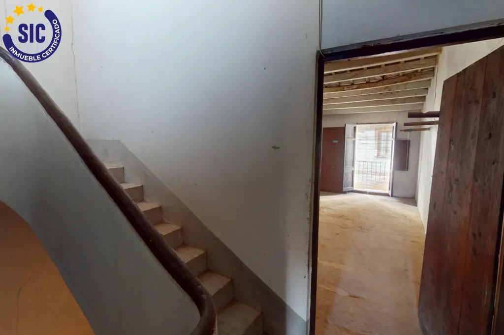 Pièces - Three-Storey House for Restoration in Castellón Centre