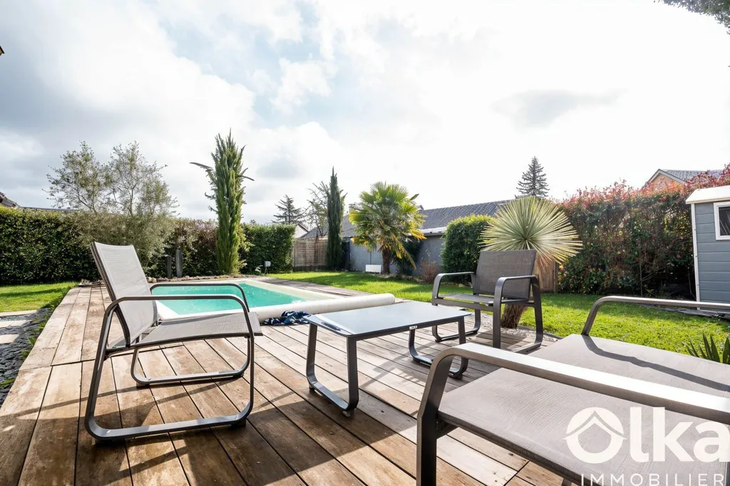 Bassein - House with Pool in Quiet Area