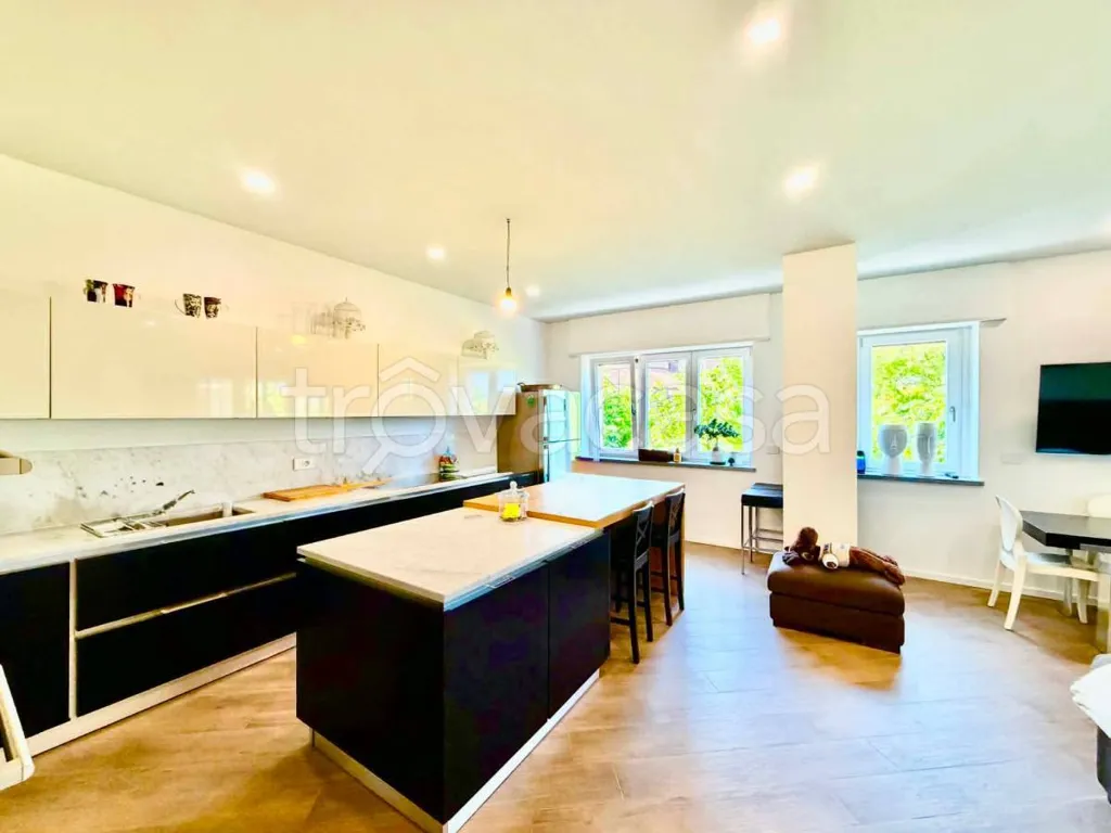Cuisine - Rustic Apartment with Terrace in Saluzzo