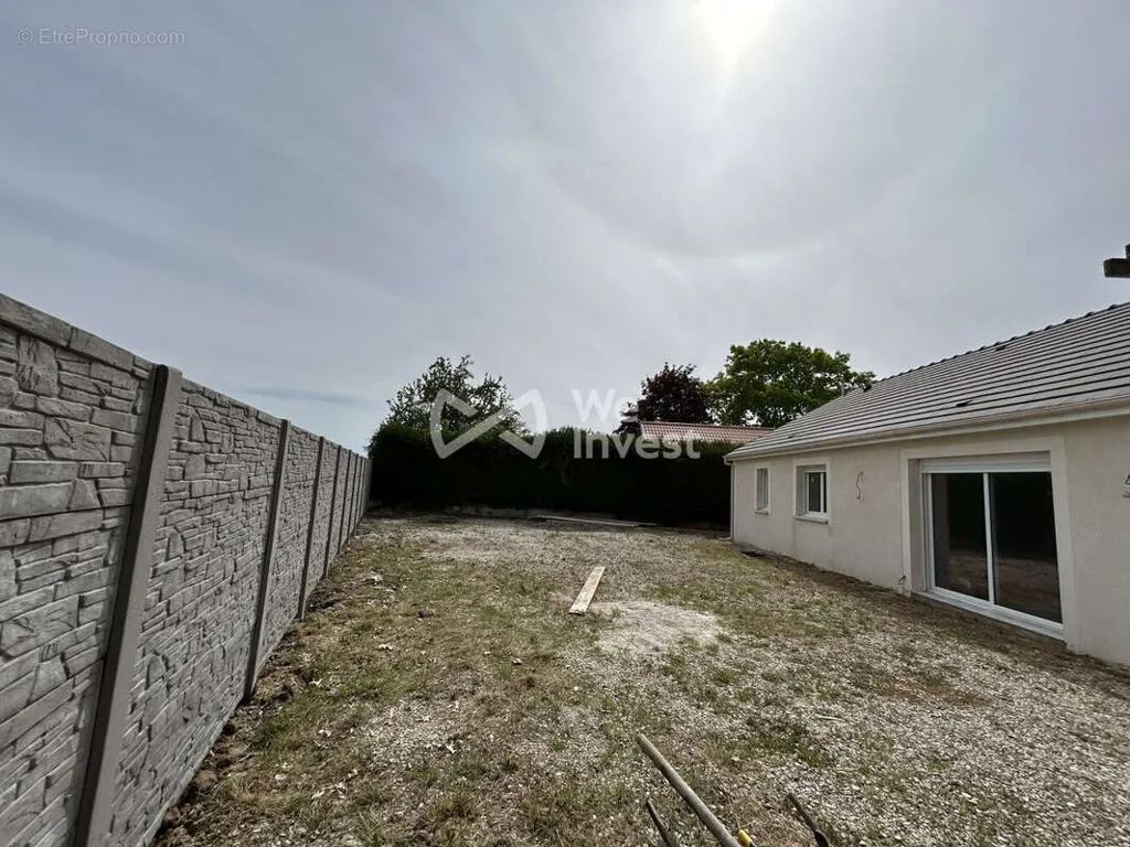 Aed - Recent Bungalow with Garden near Provins
